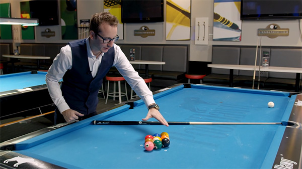 Florian looks at the 9 ball rack to identify any gaps between the balls
