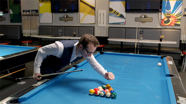 Florian Kohler analyzing the 8-ball rack to identify if the 8-ball on the break shot is possible